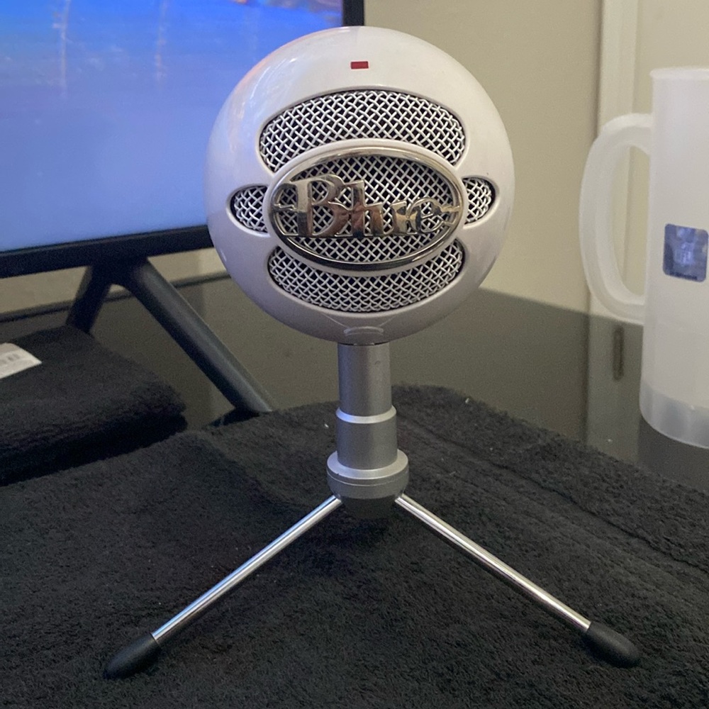 New blue snowball microphone